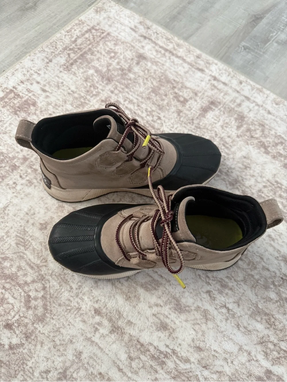 Sorel Taupe and Black Leather Waterproof Duck Boots women’s 7